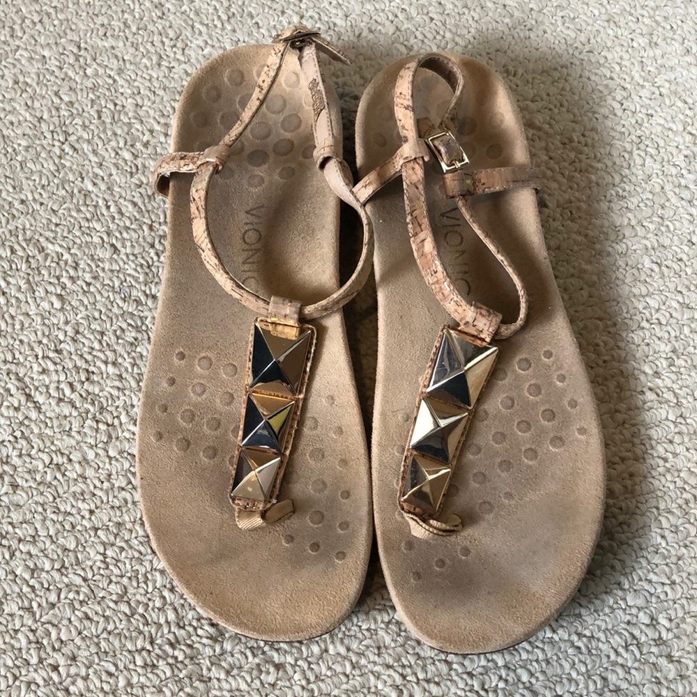 Vionic Women’s Nala T-strap sandal in gold/cork